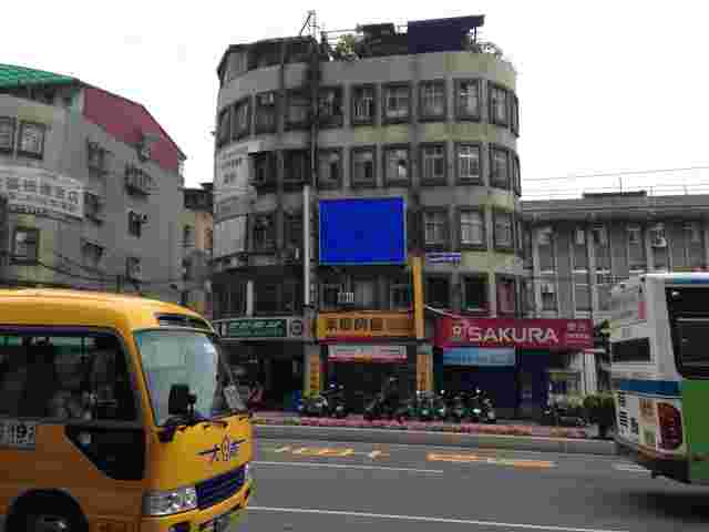 新店七張捷運電視牆
